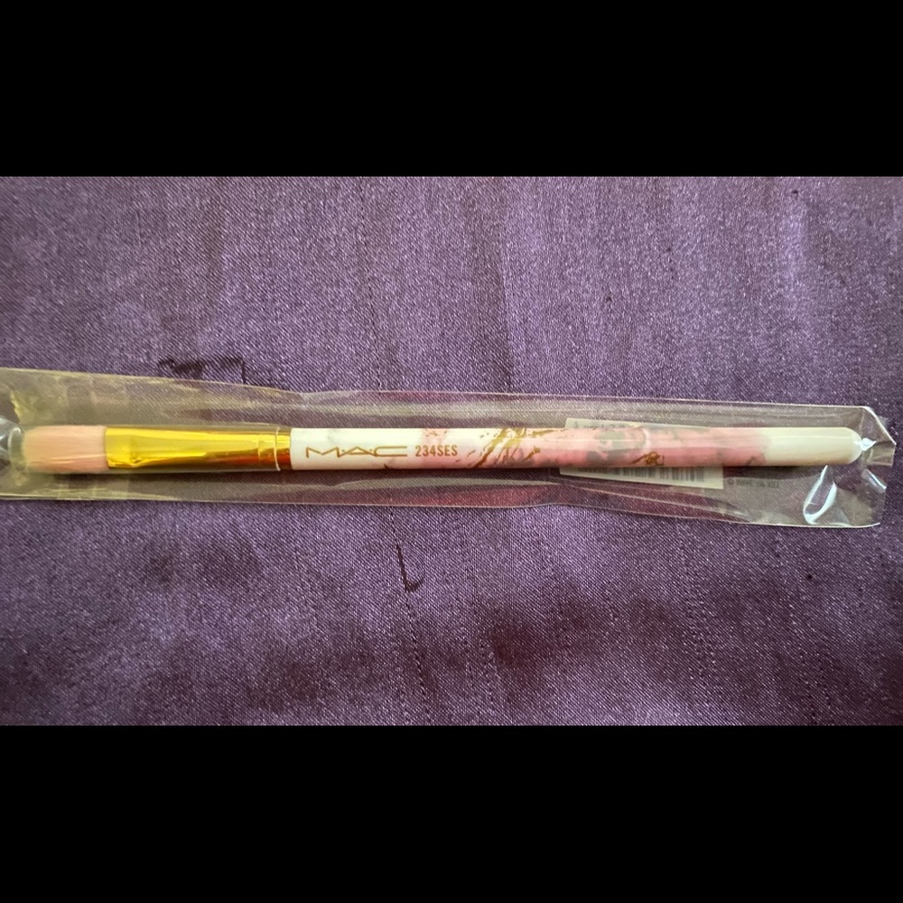 Sealed MAC Brush